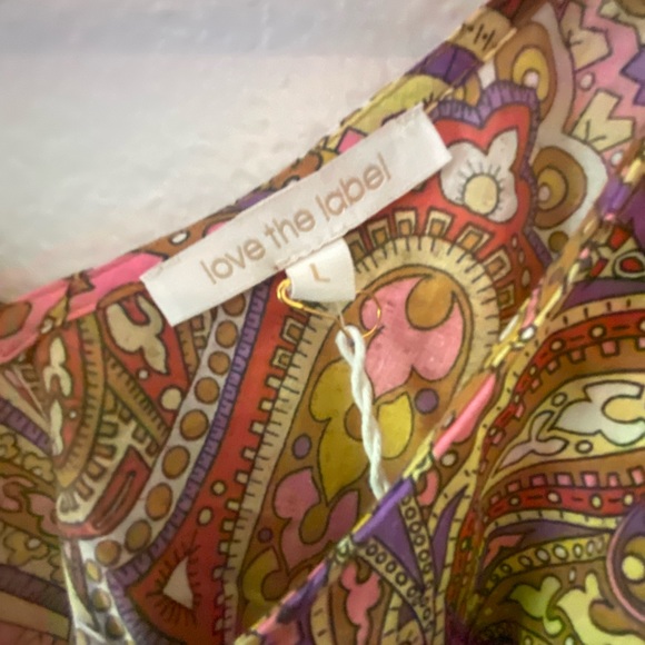 Love the Label Ruffles Abstract Blouse sz large - Picture 9 of 10